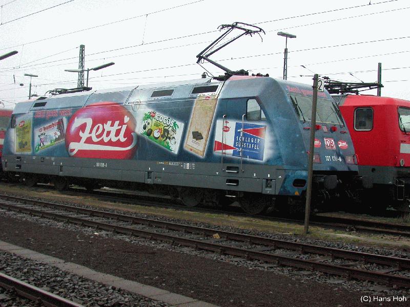 BR 101 mit Werbung fr Zetti Ssswaren. Hmb-Langenfelde, Mrz 2002