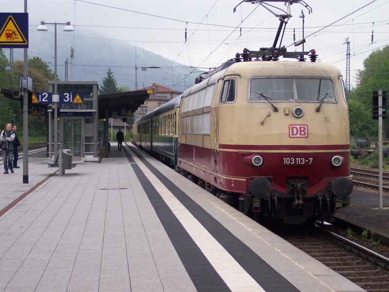 Br 103 113 mit Sonderzug in Neckargemnd am 14.5.05 