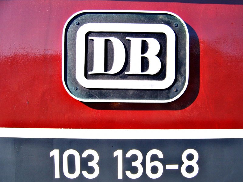 BR 103 136-8 im bay. Eisenbahnmuseum Nrdlingen. Foto: Sonntag, 08.10.06