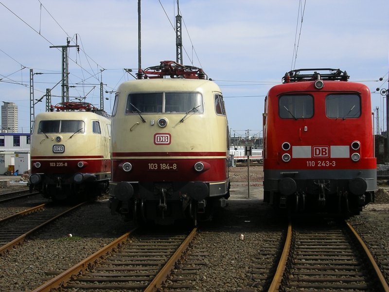 BR 103 184-8 , 103 235-8 und BR 110 243-3 abgestellt.Leider war nur die Frontansicht mglich.(30.03.2008) 