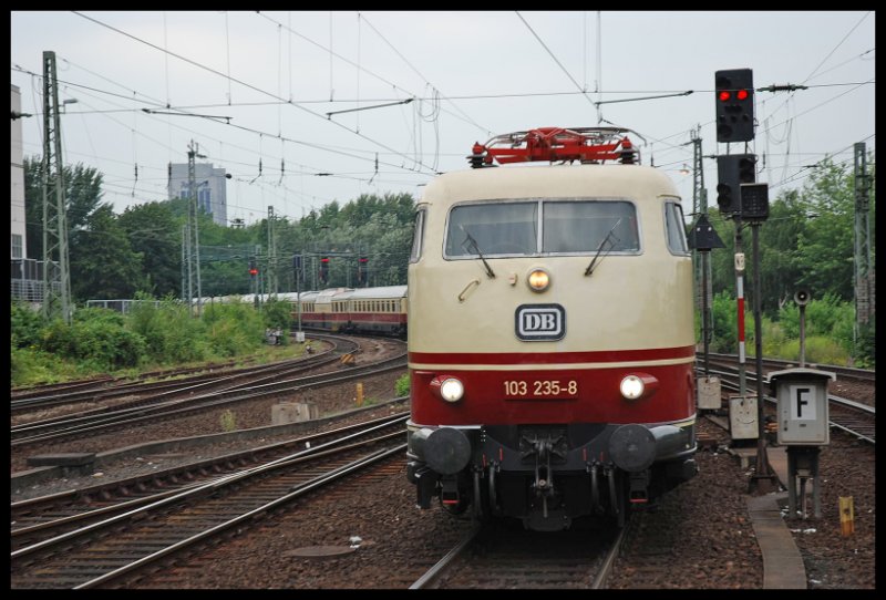 BR 103 Mit SDZ 79802 TEE-Reingold Fhrt In Den Bahnhof Hamburg-Hbf.Mit Weiterfahrt Bis Nach Bonn-Hbf.26.07.07