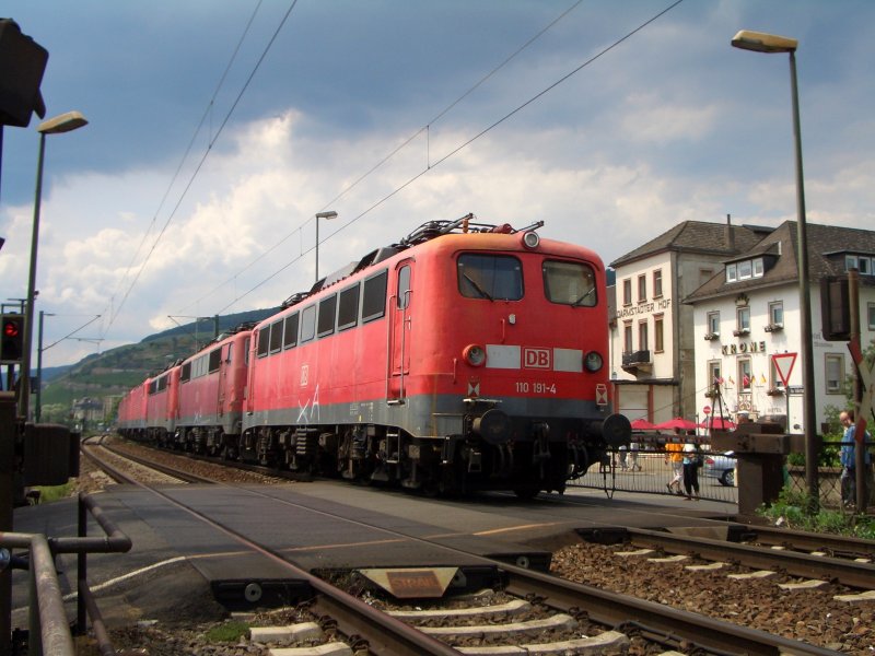 BR 110 191-4 am Schluss eines LZ in Rdesheim. Die letzten 3 Loks sind bereits ausgemustert und wohl auf ihrer letzten Fahrt!