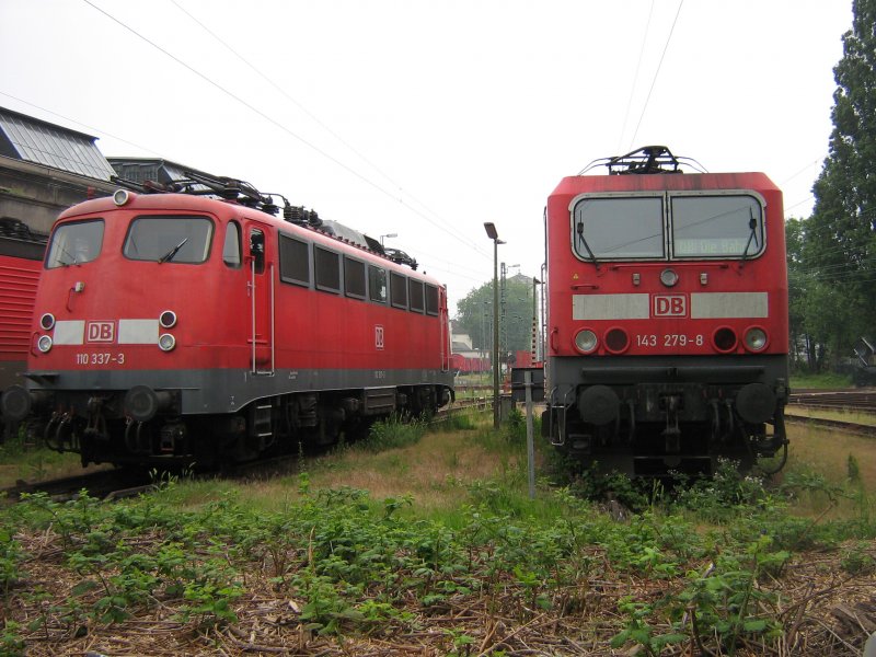 BR 110 337-9 und BR 143 279-8 stehen im BW Dsseldorf