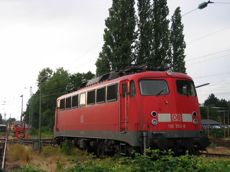 BR 110 392-8 abgestellt im BW Dsseldorf