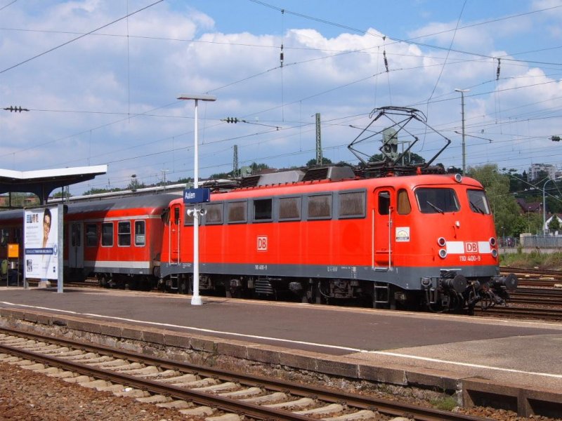 BR 110 400-9 am 06.05.07 mit RB 37158 aus Donauw�rth auf Gleis 5 des Aalener Bahnhofs.