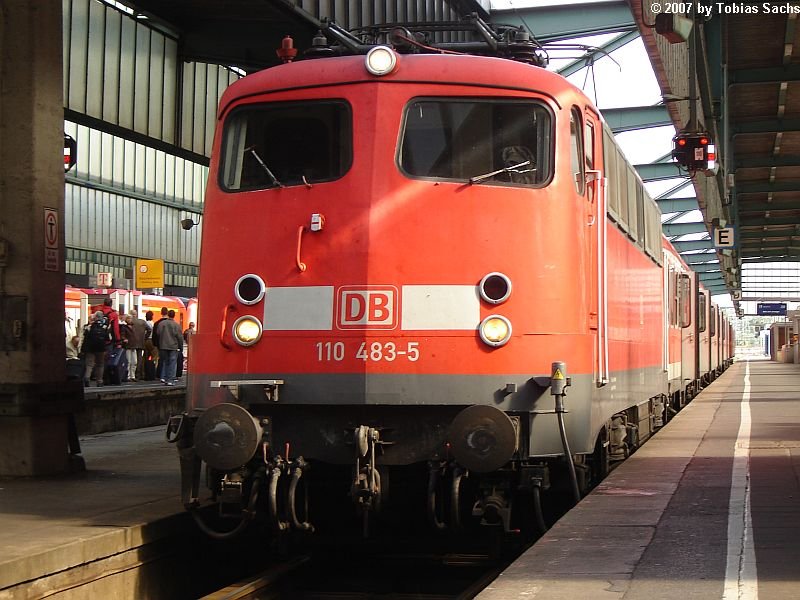 BR 110 483-5 mit RE endet hier in Stuttgart Hbf.