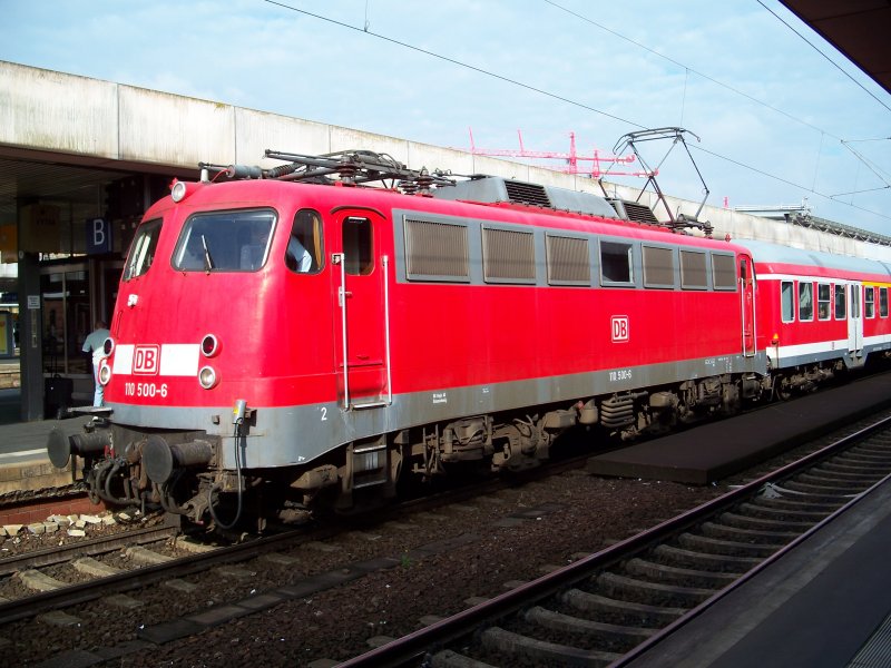 Br 110 500 steht in Hannover Hbf (25.7.2007)