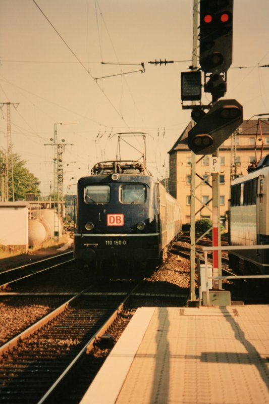 BR 110 mit Regionalbahn in Koblenz Hbf, 1991