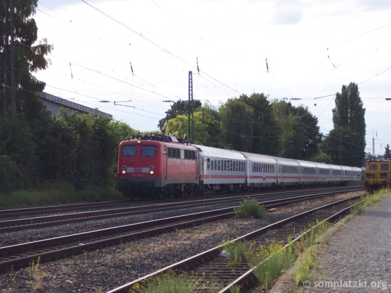 BR 110 mit Zug im Bahnhof Roisdorf - (05.08.2008)