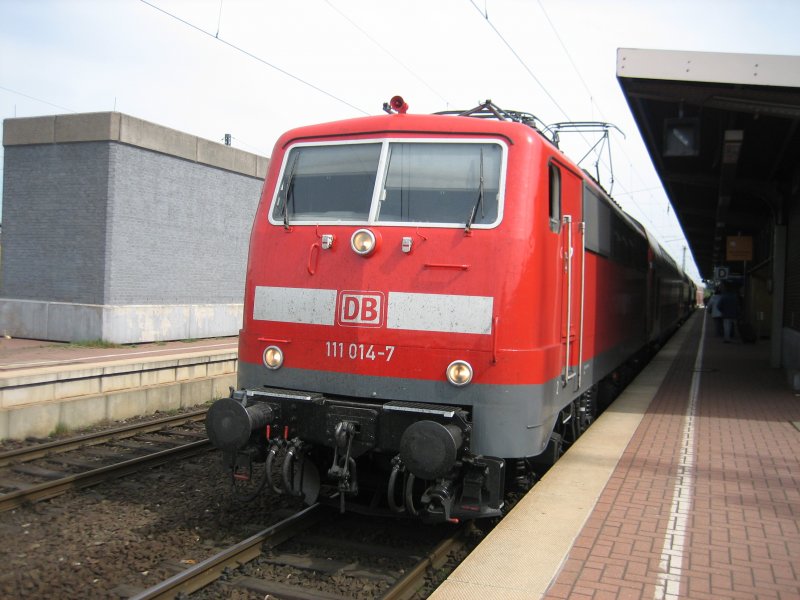 BR 111-014 auf dem Weg mit ihren Destos nach Aachen (Dortmund)