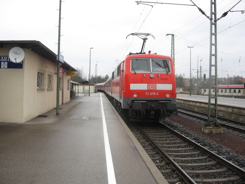 BR 111 079-0 Am Zugschluss des RE19927 in Crailsheim am 18.3.07