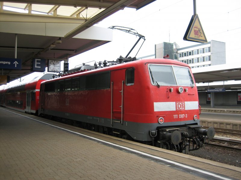 BR 111-087-3 im Braunschweiger HBF