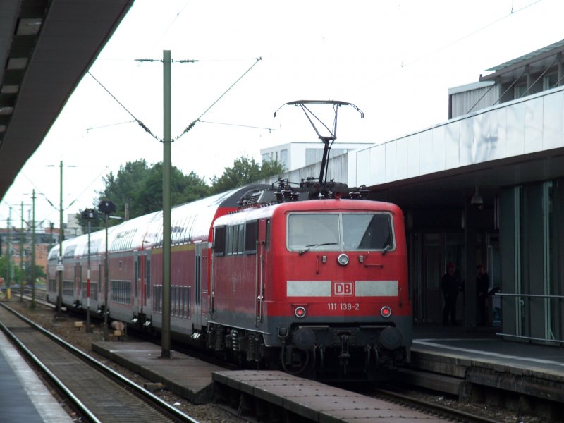 Br 111 139 von Braunschweig nach Bielefeld in Hannover Hbf (31.7.2007)