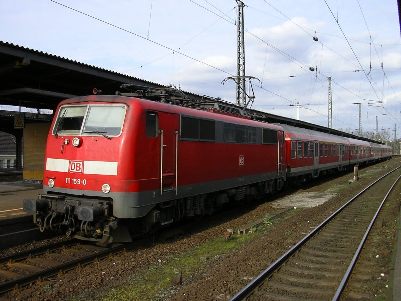 BR 111 159-0 mit RE 3 Hamm - Dsseldorf in Wanne Eickel Hbf.
(15.03.2008)