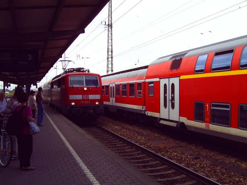 BR 111 bei der einfahrt in Plattlig mit einer RB