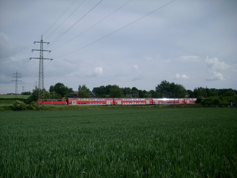BR 111 mit dem Wupper-Express nach Dortmund beim B km. 28.2 Dieser Zugverband verkehrt falschrum...