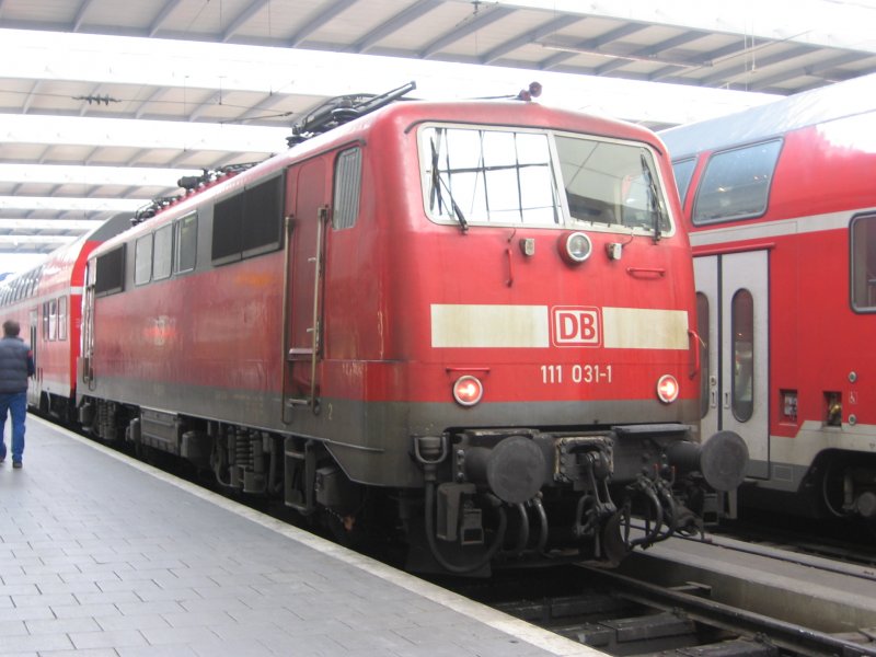 BR 111 mit RE nach Salzburg in Mnchen. 23.02.07
