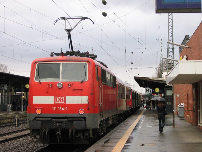 BR 111 mit Regional Express im Solinger Hbf