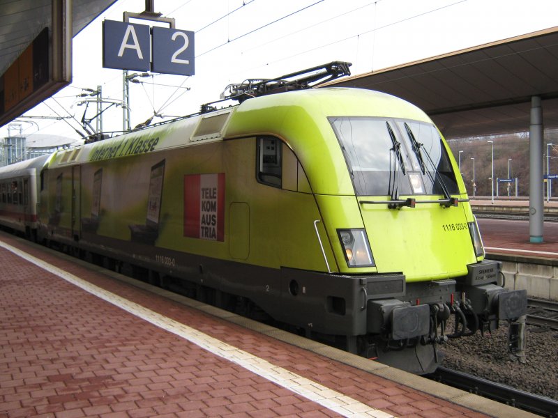 BR 1116 033-0  Telekom  Taurus der BB mit dem IC 2083  Knigsee  in Kassel Wilhelmshhe am 21.02.2009.