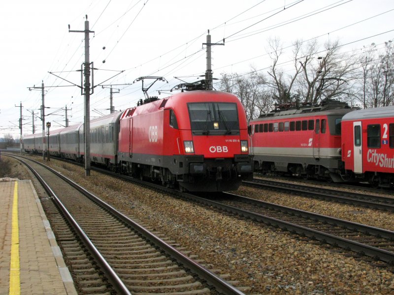 BR 1116 251 mit EC bei Bheimkirchen am 28.02.2009