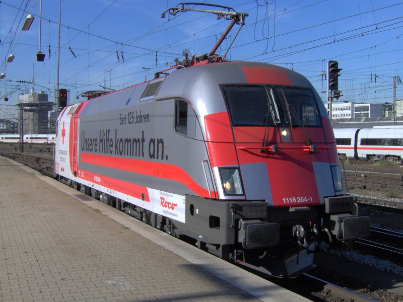BR 1116 264-1 (RK Taurus) bei der Ausfahrt aus dem Mnchner Hauptbahnhof. Aufgenommen am 09.11.2005.