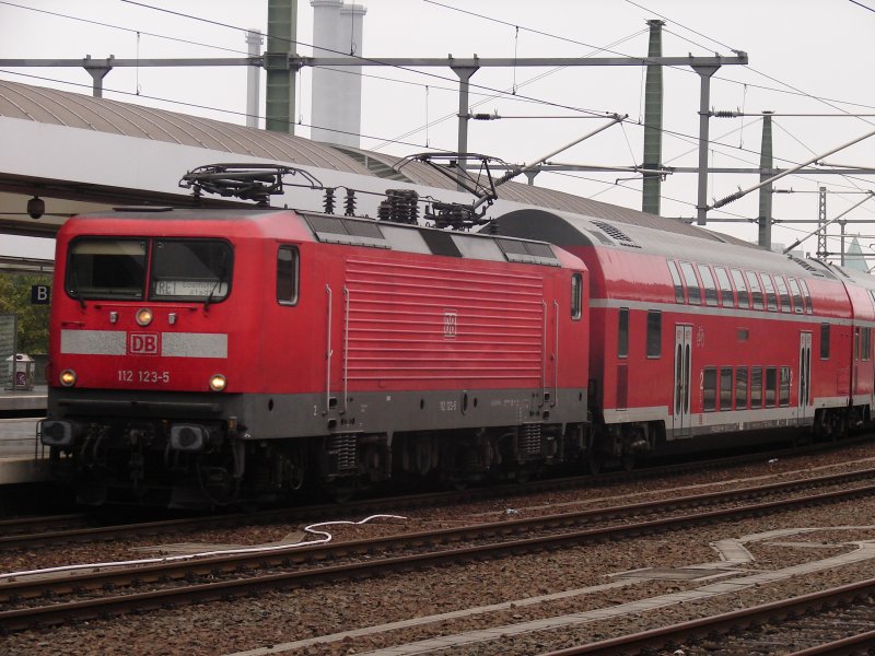 BR 112 123-5 mit RE 38015  RE1  nach Eisenhttenstadt. Aufgenommen am 12.08.07 Berlin Ostbahnhof