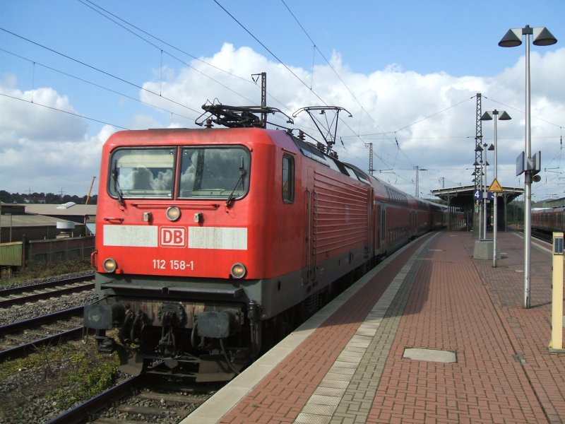 BR 112 158-1 mit RE 4  Wupper EX  bei der Ausfahrt 
aus Witten Hbf.(25.09.2007)