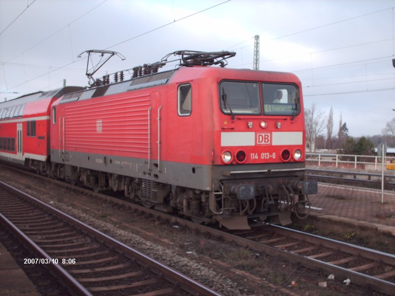 BR 114 013-6 mit einen RE160 in Magdeburg Neustadt.