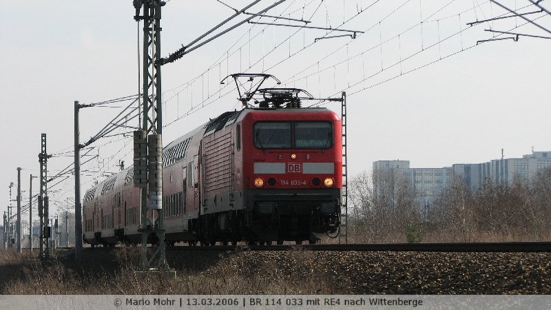 BR 114 033 mit dem RE4 in Richtung Wittenberge erreicht gleich Falkensee