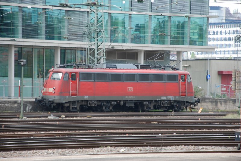 BR 115 307 wird am Rand des Stuttgarter Hbf`s abgestellt.