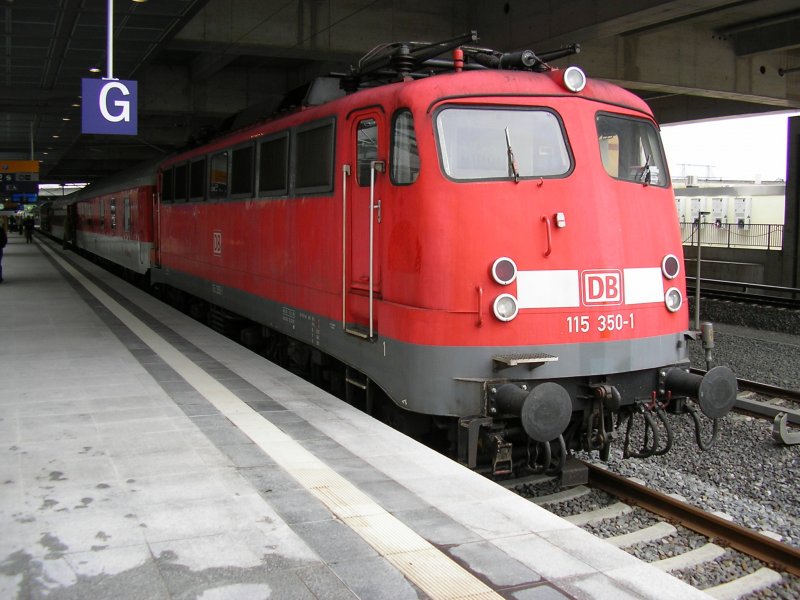 BR 115 der DB Nachtzug in Berlin
