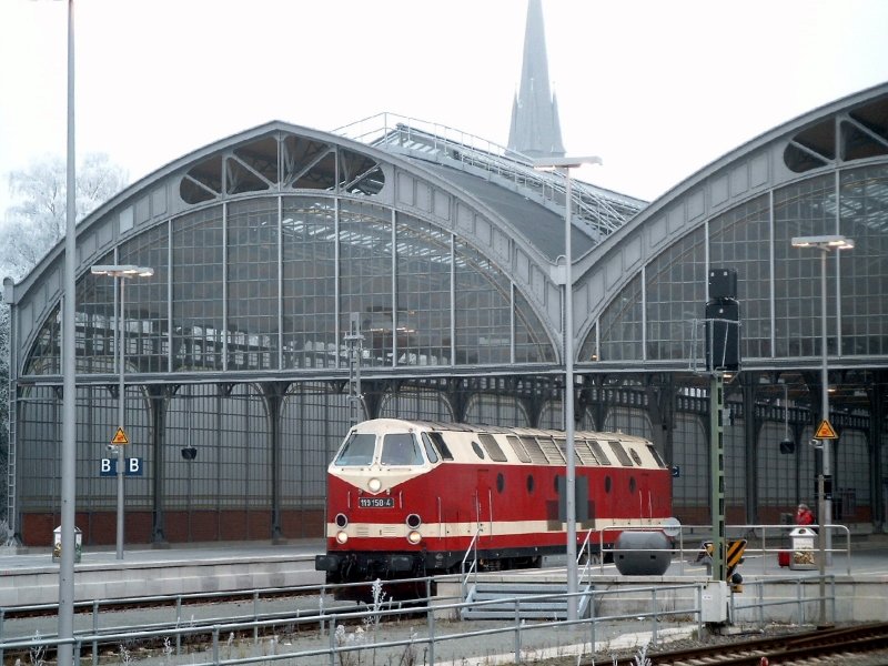 BR 119 158-4 -DR- am Bahnsteig 7.
Lbeck Hbf (22.12.2007)