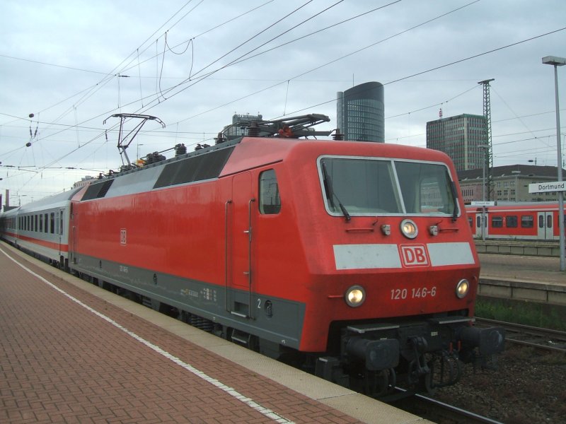 BR 120 146-6  mit IC 2011 Dortmund-Stuttgart fhrt aus dem Dortmunder Hbf.