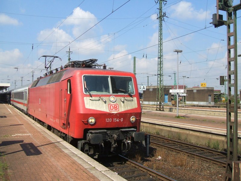BR 120 154-0 mit IC 2228 von Nrnberg nach HH Altona in
Dortmund Gleis 10 