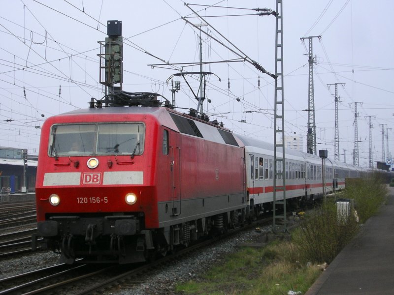 BR 120 156-5 mit IC 2213, Ausfahrt Dortmund Hbf.(18.04.2009)