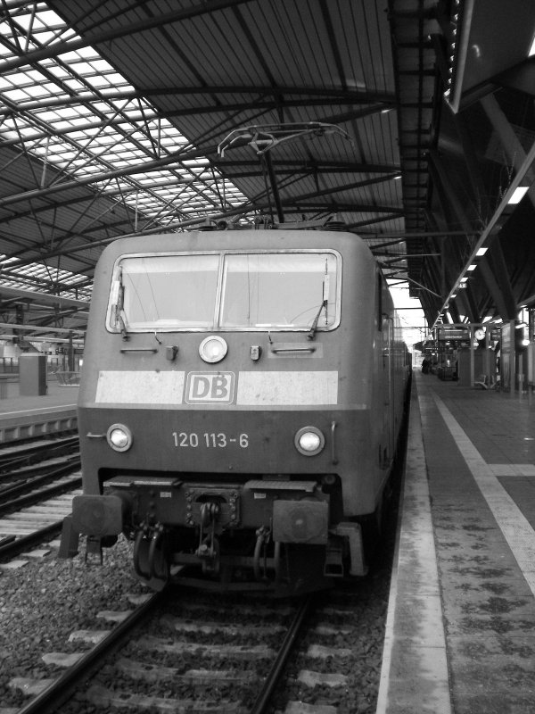 BR 120 in Erfurt Hbf.17.04.09