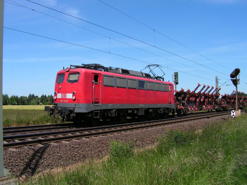 BR 139 122-6 mit Spezialwagen fr den Transport von groen Stahlplatten verkehrt fast tglich zwischen dem Ruhrgebiet und Norddeutschland.
