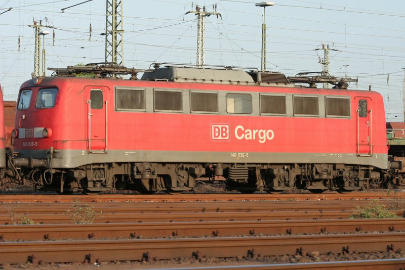 BR 140 036-5 mit Einfachlampenruht am 10.04.2009 in Neuss Gbf