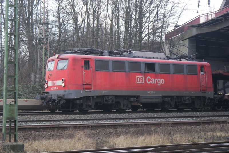 BR 140 327-8 bei der Durchfahrt in Hannover Bornum am 19.02.2009