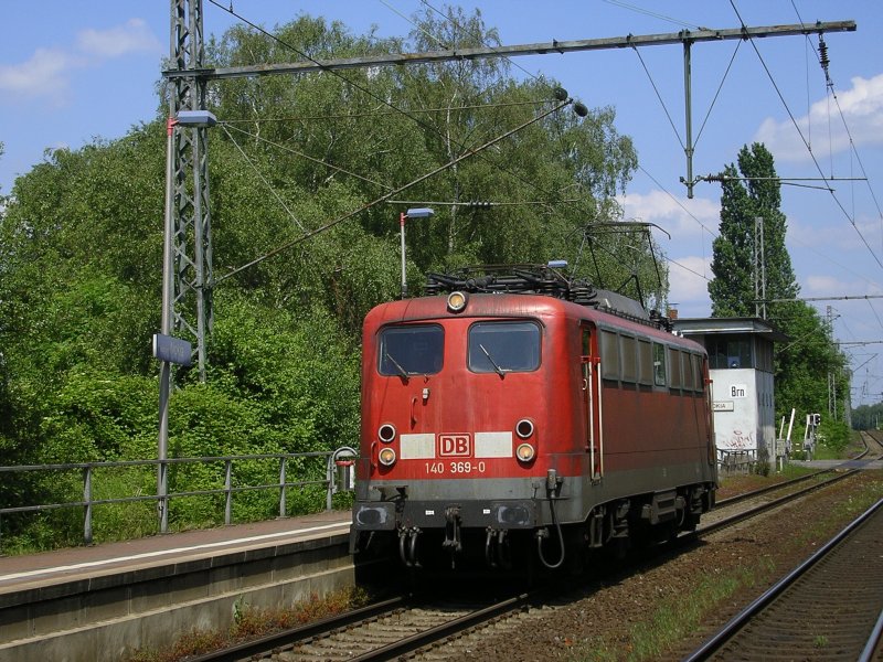 BR 140 369-0 aus Wanne Eickel Hbf. fhrt LZ durch BO Nokia nach Langendreer.(20.05.2008)
