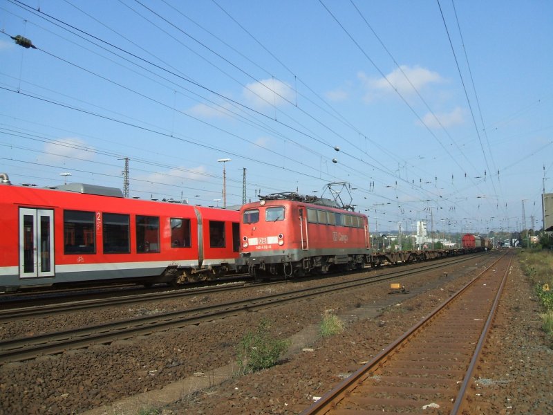 BR 140 432-4 von DB Cargo mit Gterzug und BR 648 117-0 als RB 53, SauerlandNetz,kreuzen sich in Schwerte.(06.10.2007)