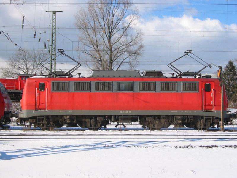 BR 140 614, am 27.02.2005 beim Gter- und Rangierbahnhof in Karlsruhe abgestellt.