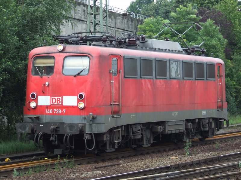 BR 140 728 durchfhrt HH-Harburg ohne Zug in Richtung Sden. (06.08.2008)
