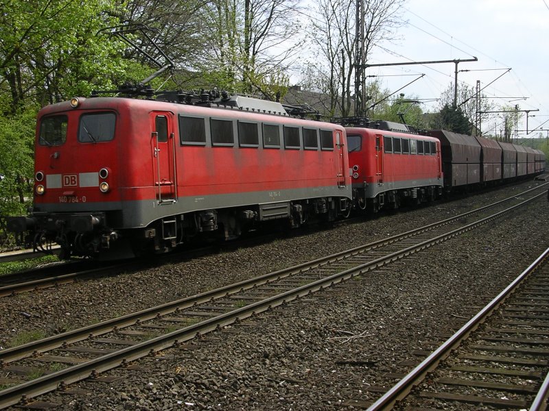 BR 140 784-0 und 140 xxx mit Kohlenzug in Bochum Hamme,Richtung
Gelsenkirchen Bismark.(23.04.2008) 