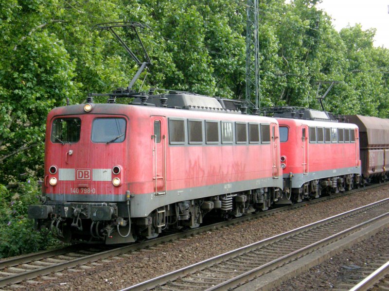 BR 140 798 durchfhrt mit einer weiteren 140 und einem Kohlezug Kln Sd. (14.07.2008)
