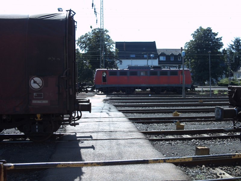 BR 140 im Bahnhof Andernach, kurz nach dem Ankuppeln an den 61164 nach Oberhausen.