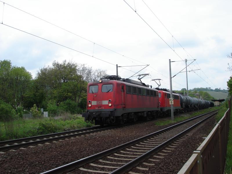 BR 140 in Doppeltraktion in Bad Sulza mit GZ Richtung Weimar/Erfurt.