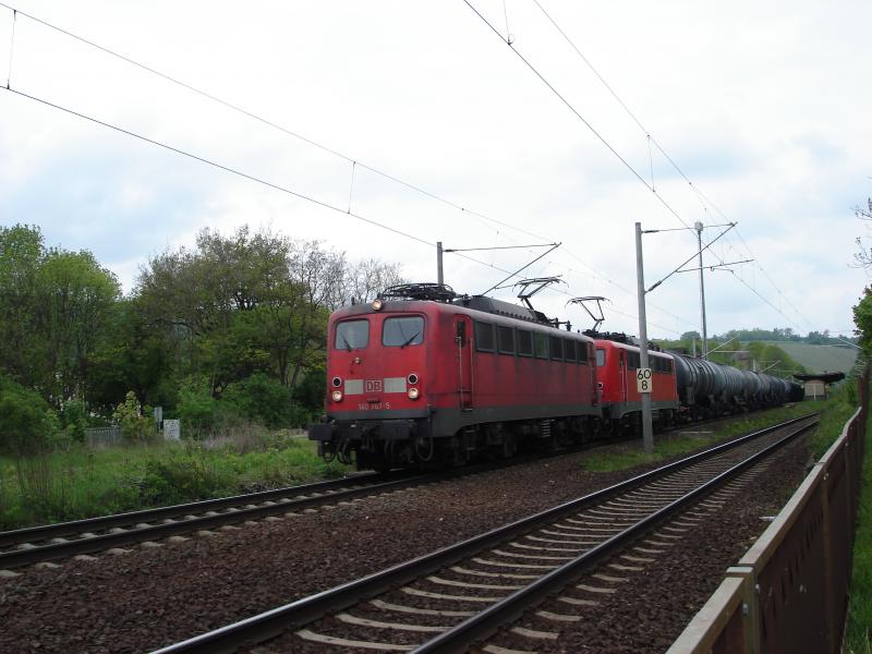 BR 140 in Doppeltraktion in Bad Sulza mit GZ Richtung Weimar/Erfurt.