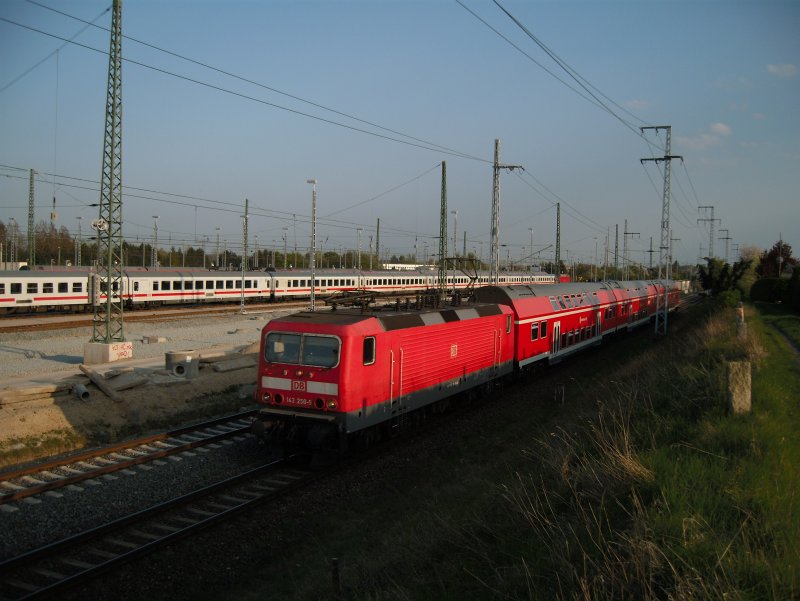 BR 143 250 mit S2 aus Richtung Gstrow wird gleich Rostock Hbf erreichen
25.04.09