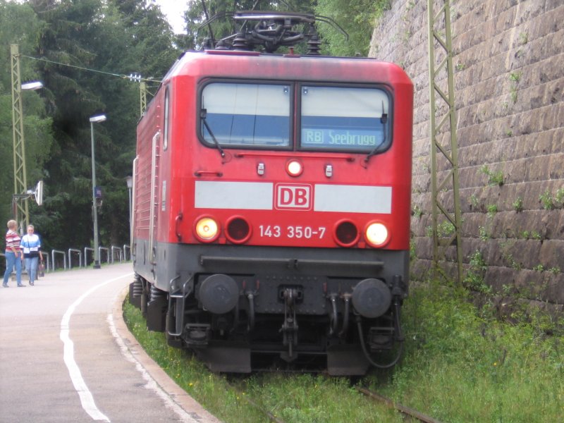 BR 143 350 Einfahrt Seebrugg am 15.8.06